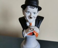 Vintage bust of Oliver Hardy