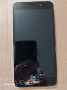 HONOR mobile phone, Model NEM-L21, Damaged screen and pin locked