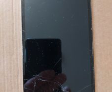 HONOR mobile phone, Model NEM-L21, Damaged screen and pin locked