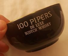 100 pipers De Luxe bowl unusual scotch whisky bowl ,buyer collects or pays postage, sold as seen ,hard to come by,
