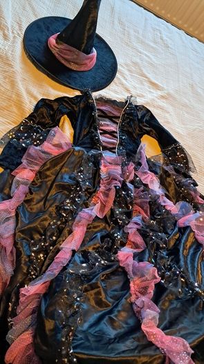 witches costume age 7-8