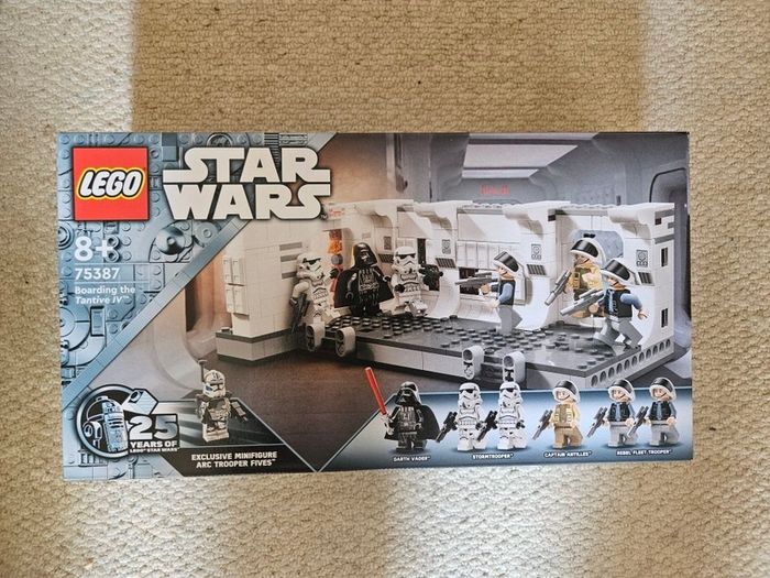 lego 75387 boarding the tantive IV