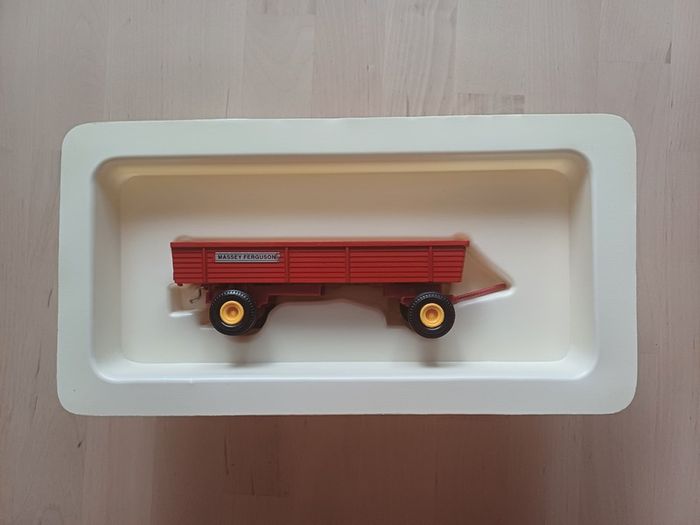 Britains Massey Ferguson 4 Wheeled Trailer Farm Model 1:32 Scale 9567 MINT