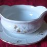 Vintage TK Thun Czechoslovakia Pair Of Porcelain Gold Gilt Tureen With Lid And Gravy Boat And Saucer Image 7