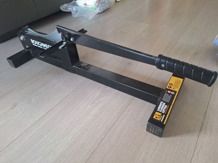 Laminate cutter (guillotine)