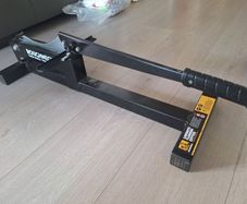 Laminate cutter (guillotine)