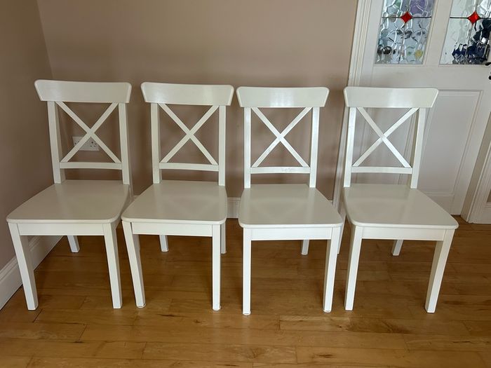 Extendable Table & Chairs