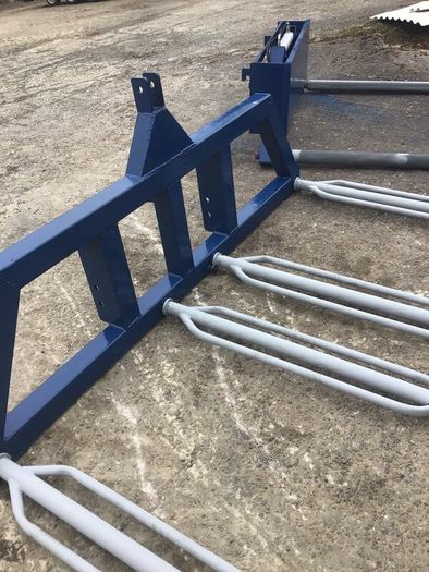 Bale lifters
