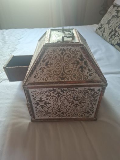 Large Antique Chinese Jewellery box