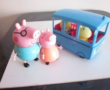 Peppa Pig School Bus with 4 Extra Figures