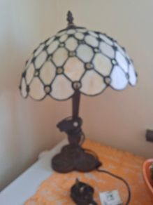 Elegant Creamed Jewelled Tiffany Lamp