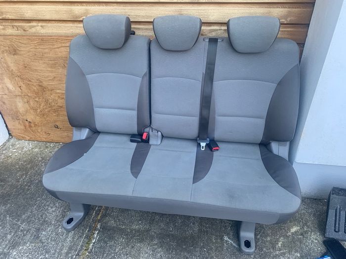 Hyundai i800 rear seats in VG condition
