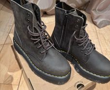 Jadon platform Dr Marten boots