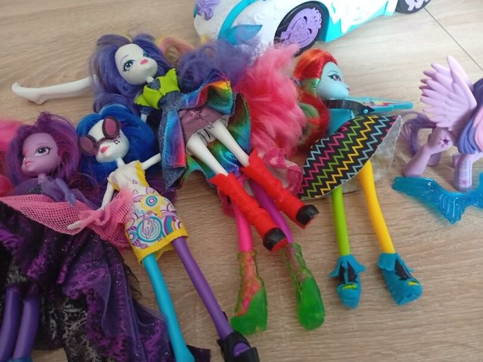 My Little Pony Equestria Girls Toy Bundle with DJ Pon3 Convertible