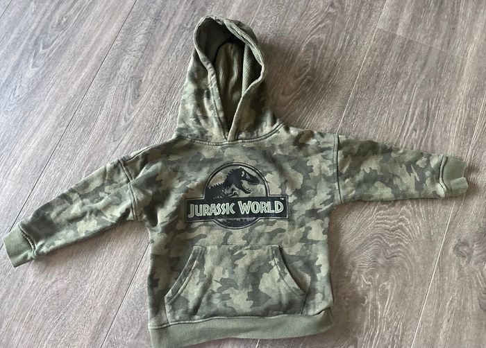Boys clothes - 8 x jumpers & hoodies age 3-4