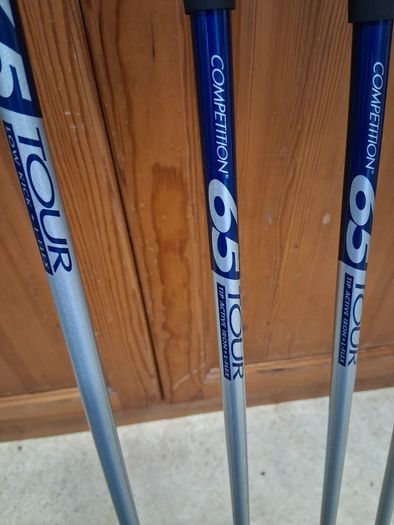 Ladies Golf Clubs.  Complete Matching Set Of Nickent Ladies Right Handed Golf Clubs in Very Good+ Condition.