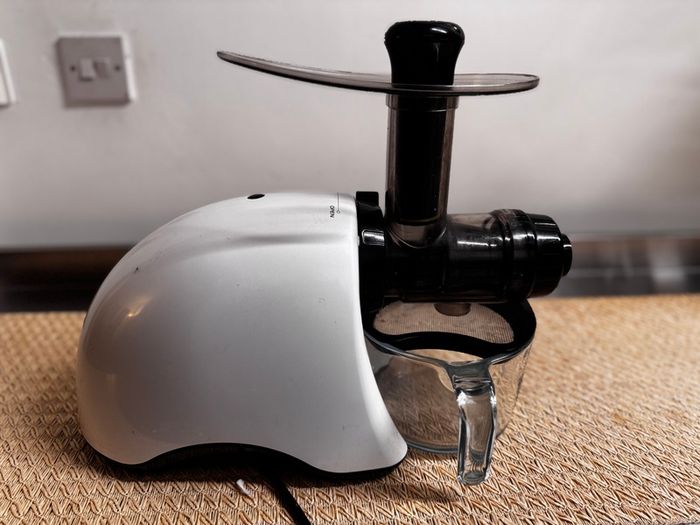 Omega Juicer by Sana
