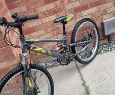 apollo kids youngster bike 24inch wheels