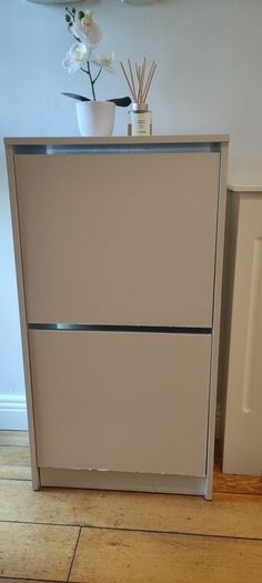 Shoes cabinet