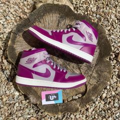 Premium Nike Air Jordan 1 Mid