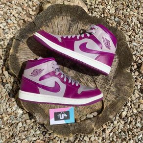 Premium Nike Air Jordan 1 Mid