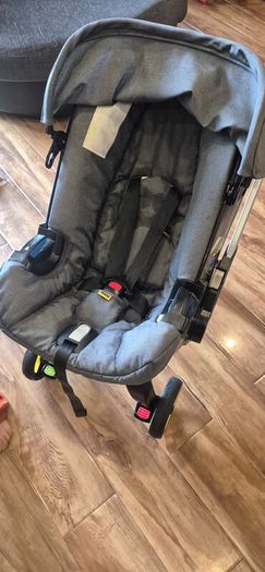 doona buggy and Isofix base.