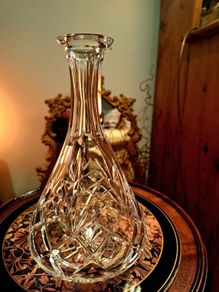 Decorative cut crystal decanter