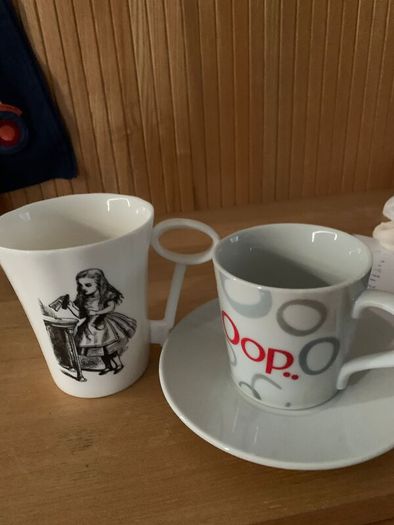 6 coffee mugs and saucers