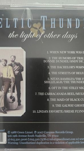 Celtic Thunder - The Light Of Other Days.