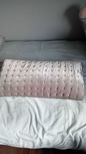 Throw/blanket quilted effect.