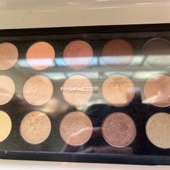 MAC Eye Pallet