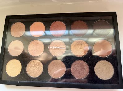 MAC Eye Pallet