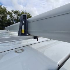 Van guard pipe carrier