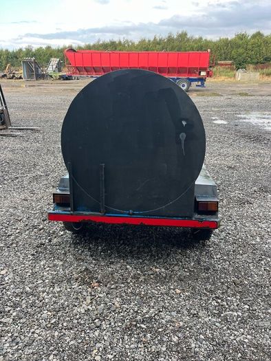 Mobile diesel bowser