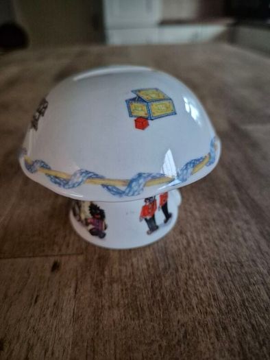 queens china child's money box