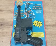 Vintage 1970s/1980s plastic clicker/sound toy guns sealed on their original card