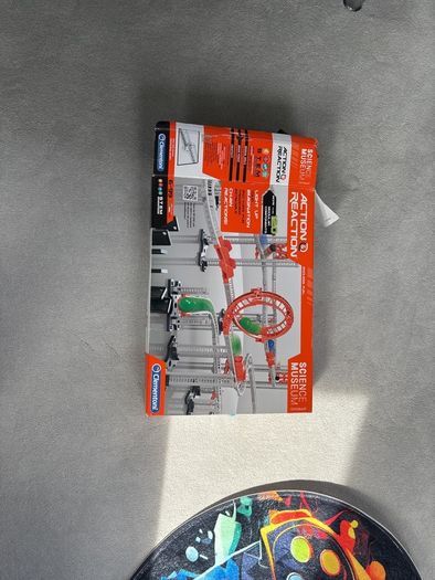 Action reaction STEM toy circuit