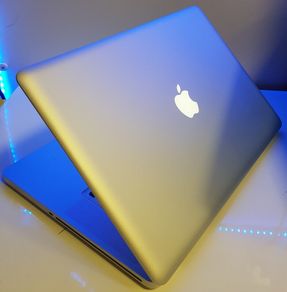 Apple MacBook Pro Early 2011 15-inch, Quad Core i7  500GB HDD MS OFFICE