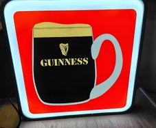 Guinness Illuminated Wall Sign  NEW IN BOX  Vintage Pint Tankard & Half Pint Glass