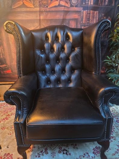 black Anne Queen chesterfield