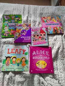 Bundle of books like new