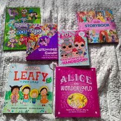 Bundle of books like new
