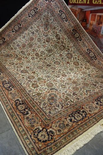 P.ersian Tabriz Rug 3.1 X 2.43m (TZ)