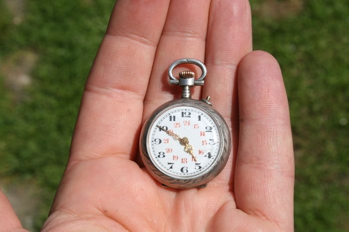 Antique Pocket Watch Mechanical Movement (in working order)