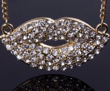 Gold tone kiss necklace