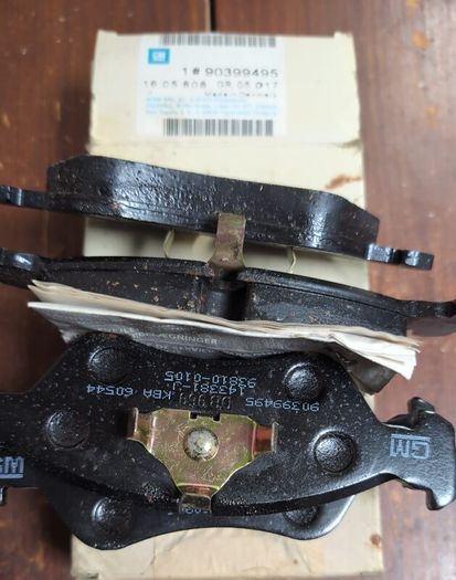 Genuine General Motors (GM) Front Brake Pad Set  Part Number: 90399495