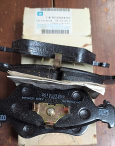 Genuine General Motors (GM) Front Brake Pad Set  Part Number: 90399495