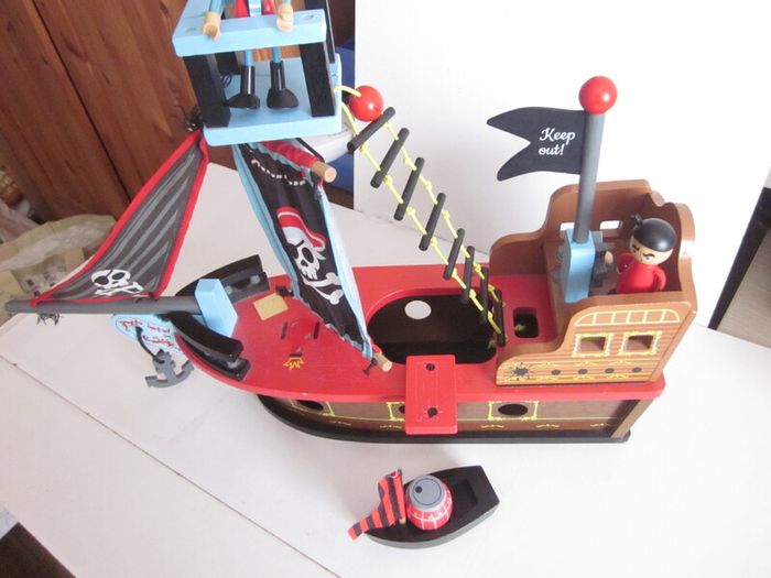 Little Town Wooden Pirate Ship With Pirates