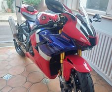 Honda cbr1000rr-r sp Fireblade