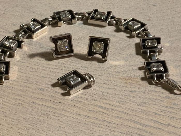 Silver set of bracelet ,earrings and pendant